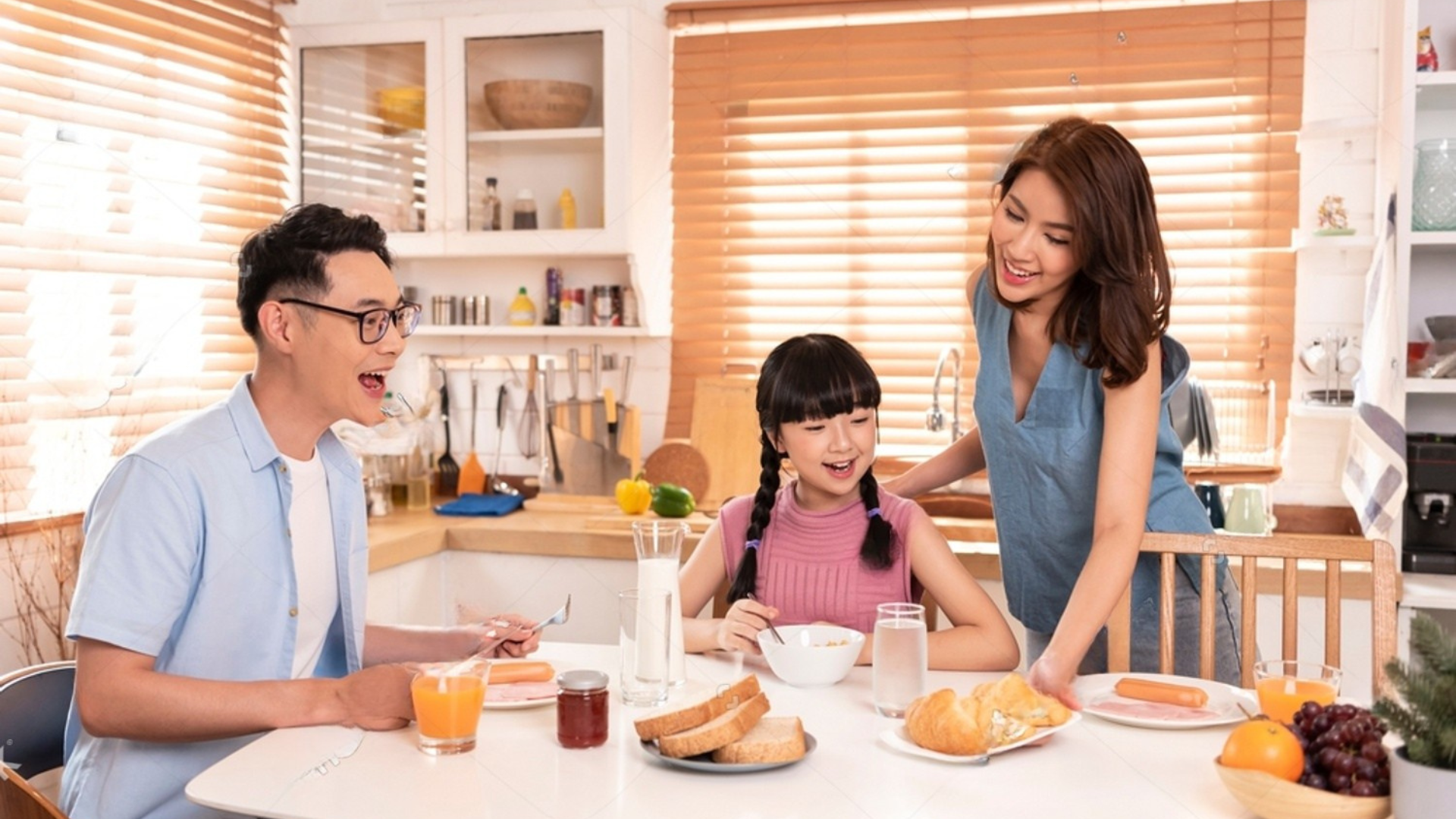 Turn stressful meals into calm, connected family moments!